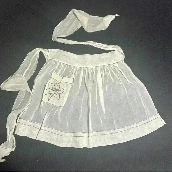 Kitchen Apron Sheer Buttery Yellow Lilly Floral 50s vintage Embroidered - Picture 1 of 6